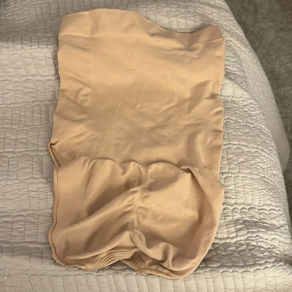 *Final Price* SKIMS Sculpting Mid Waist Brief Shapewear Size S/M NWOT Clay/Sand - Picture 5 of 5